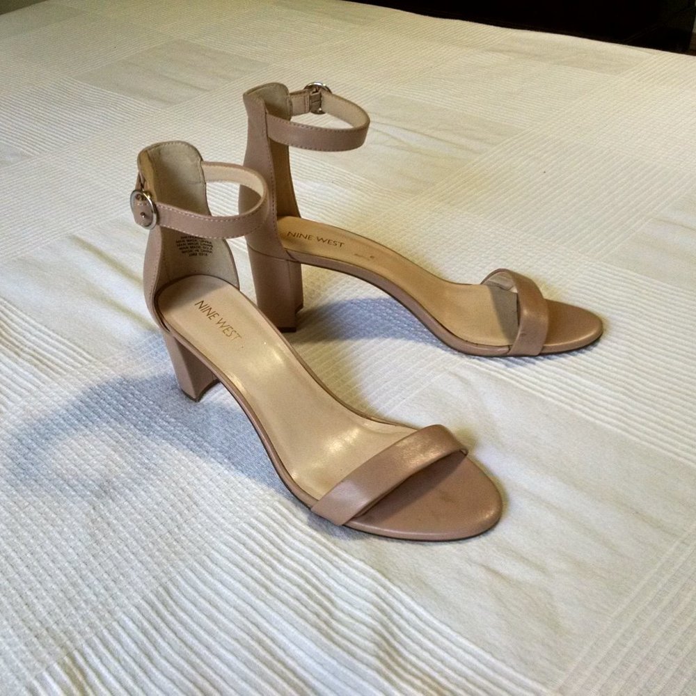 Nine West nude tan block heel sandals 10